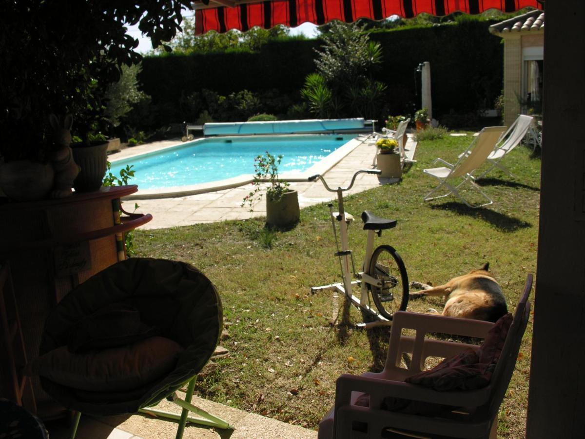 Villa Les Iris Sernhac Exterior photo